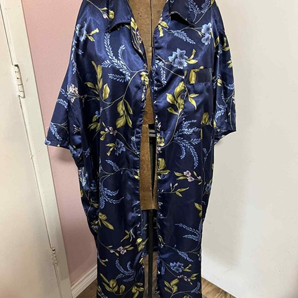Simply Basic Navy Floral Satin Robe – One Size Fits Most